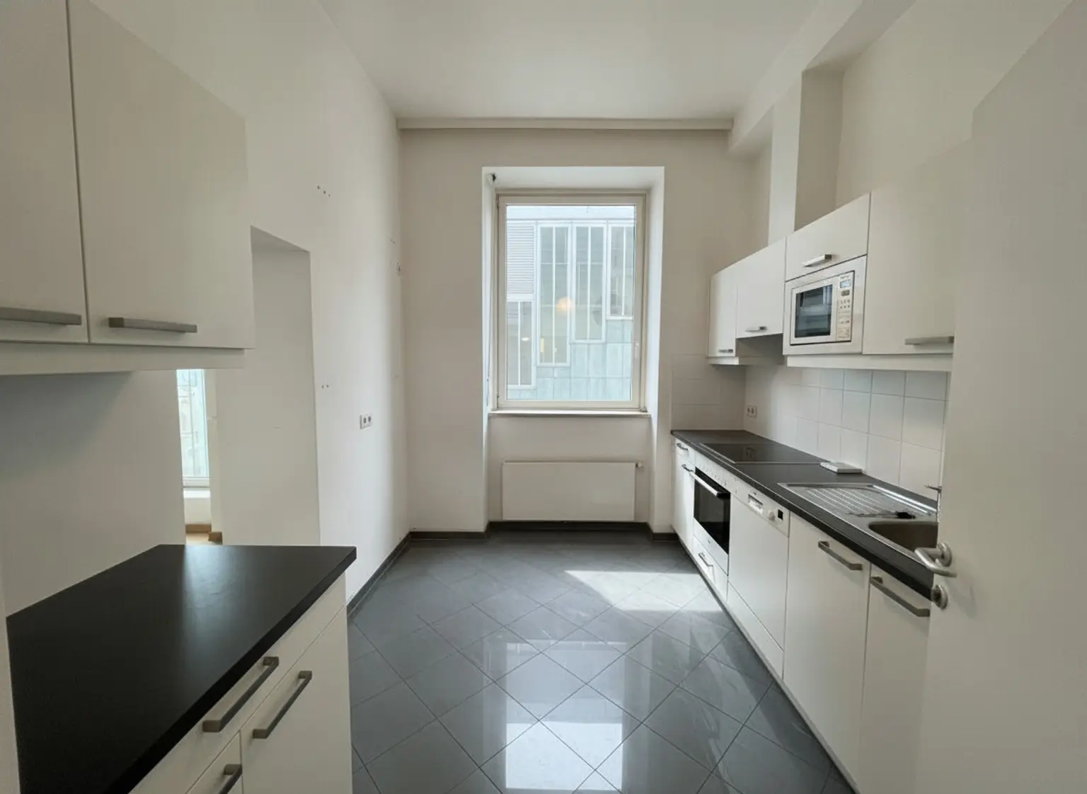 In Renovierung - UNBEFRISTET: Klimatisierte, helle Wohnung mit fantastischem Blick auf den Stephansdom / Under renovation – UNLIMITED RENT: Air-conditioned, bright flat with a fantastic view of St Stephen’s Cathedral
