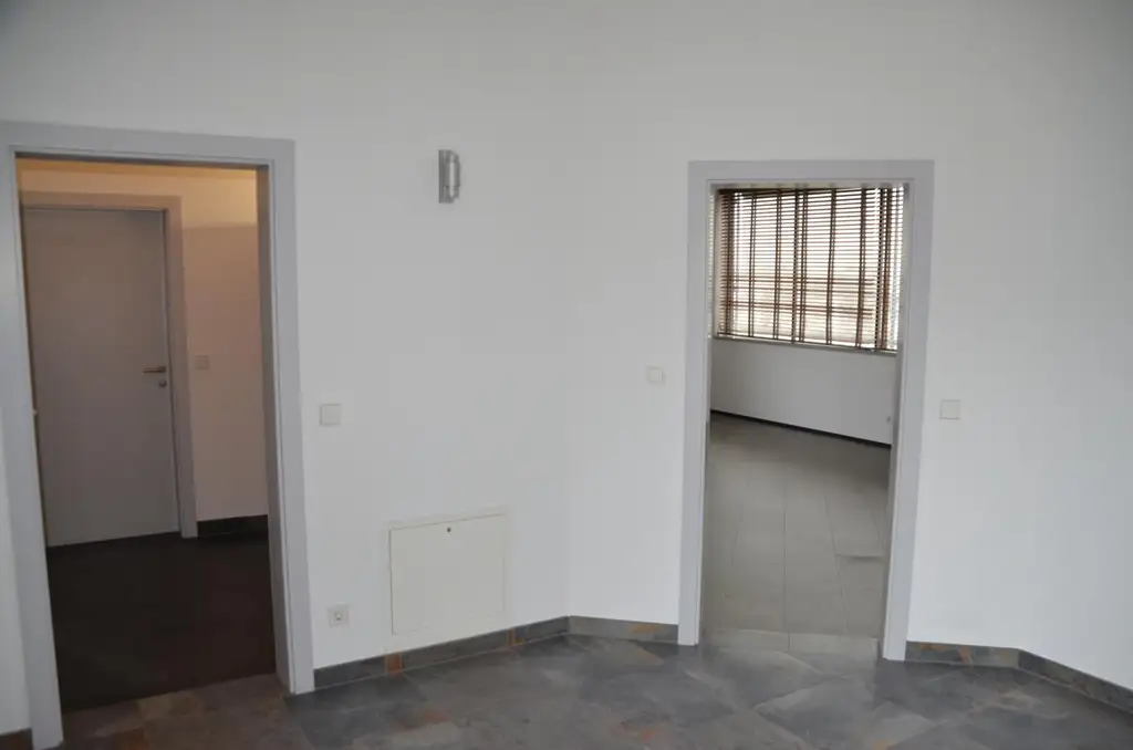 Modernes Büro mit Dachterrasse in gepflegtem Zustand