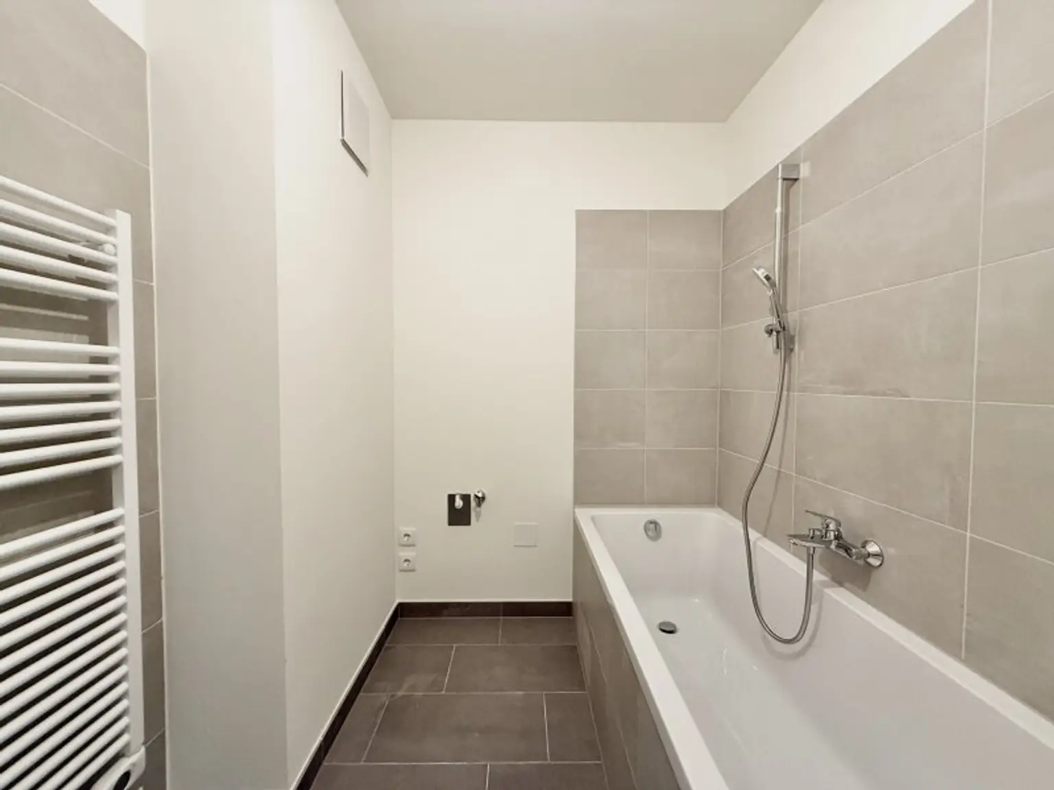 Tolle 3-Zimmer Wohnung in traumhafter Lage nahe dem Kagraner Platz! Erstbezug auf Eigengrund, provisionsfrei und fertiggestellt