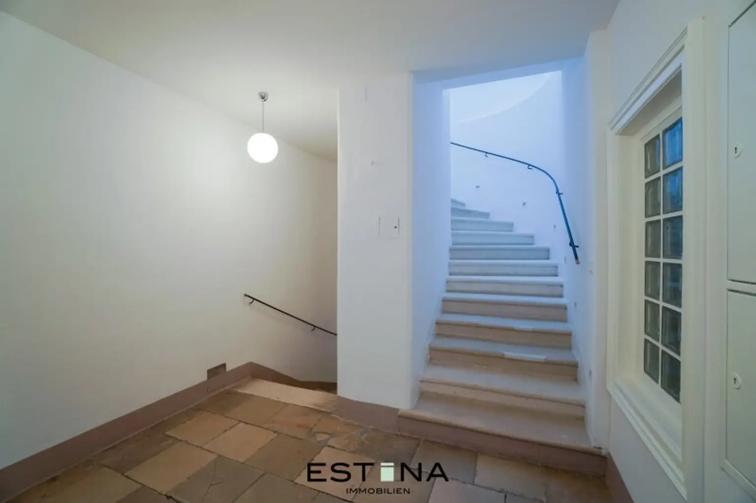 Lichtdurchflutete Dachgeschoss-Maisonette mit großzügiger Dachterrasse - Nahe U4 Pilgramgasse