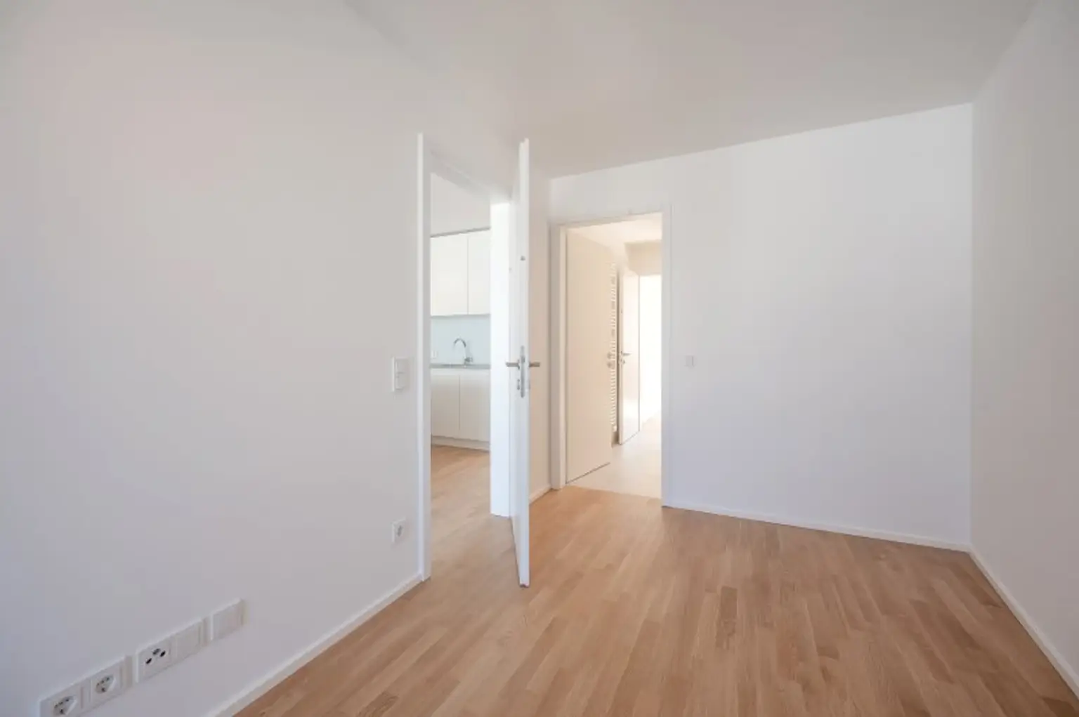 ++MOLLARD 50++ Stylish 3-room Apartment in Prime City Location (1/25)