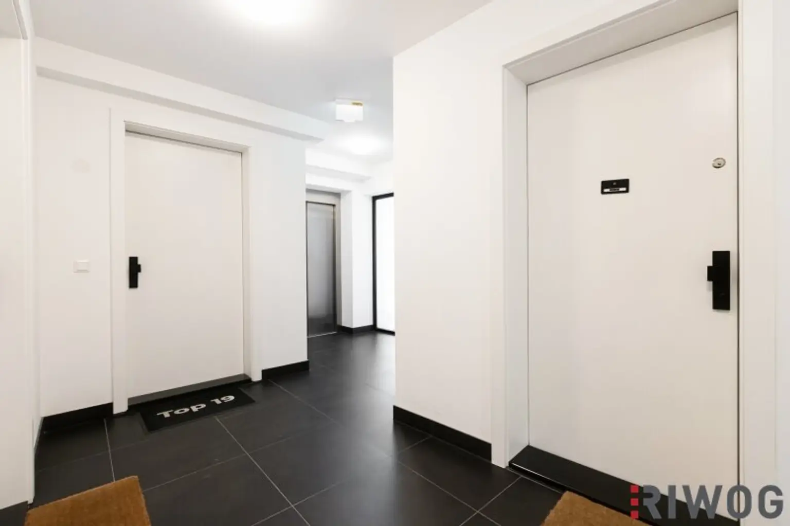 Altbau-Chic im Dachgeschoss | 3-Zimmer Balkonwohnung mit Klimaanlage und Fußbodenheizung