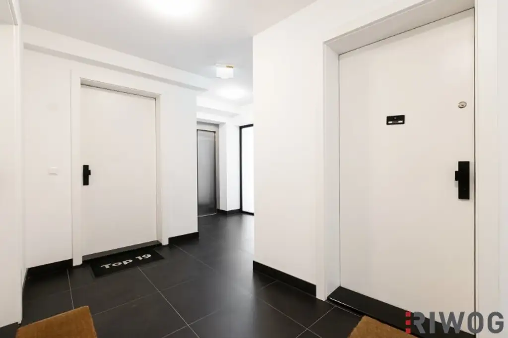 Altbau-Chic im Dachgeschoss | 3-Zimmer Balkonwohnung mit Klimaanlage und Fußbodenheizung