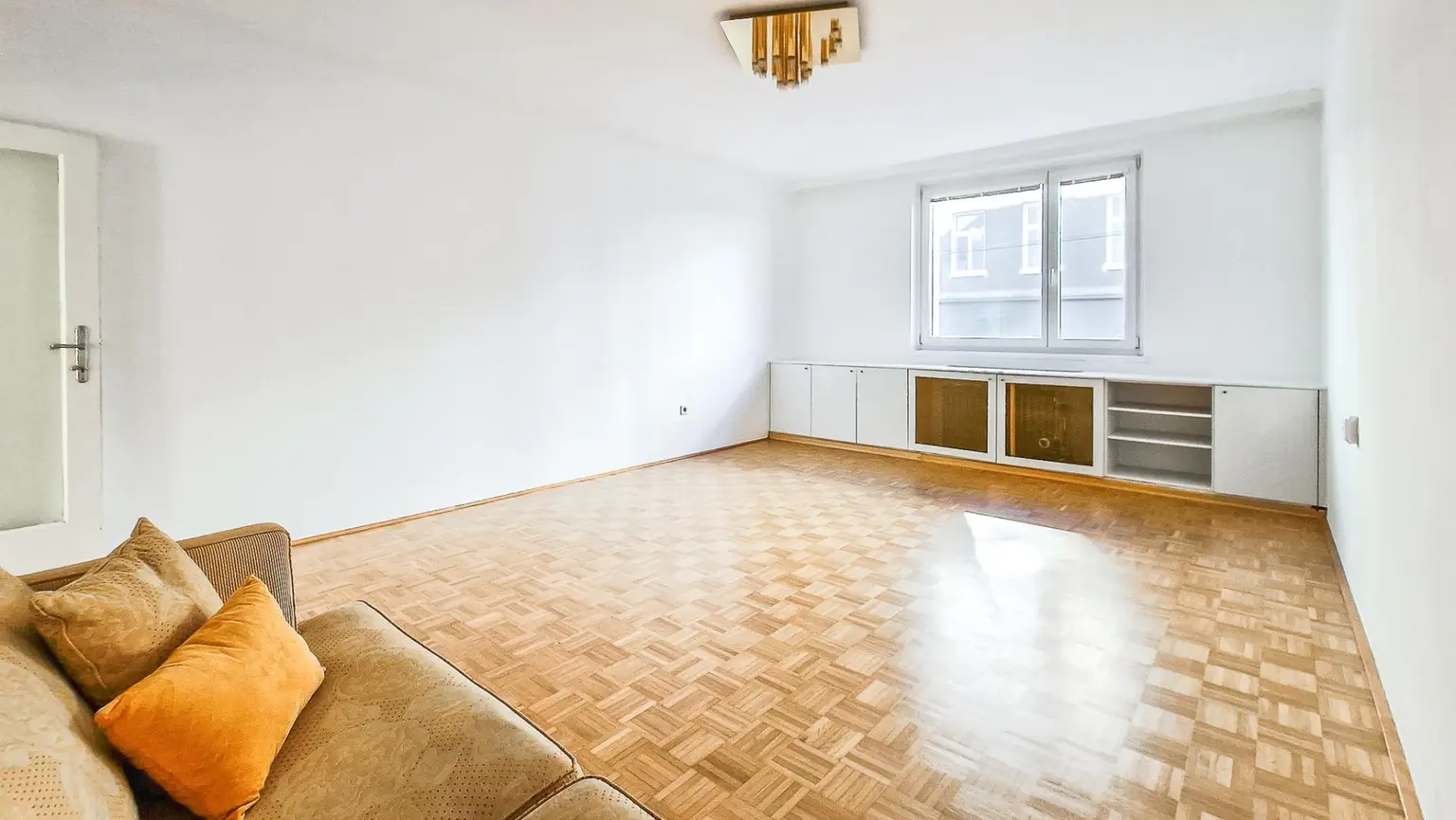 Eigentumswohnung mit Garage in ausgezeichneter Lage nahe Brunnenmarkt. Top Verkehrsanbindung und Infrastruktur