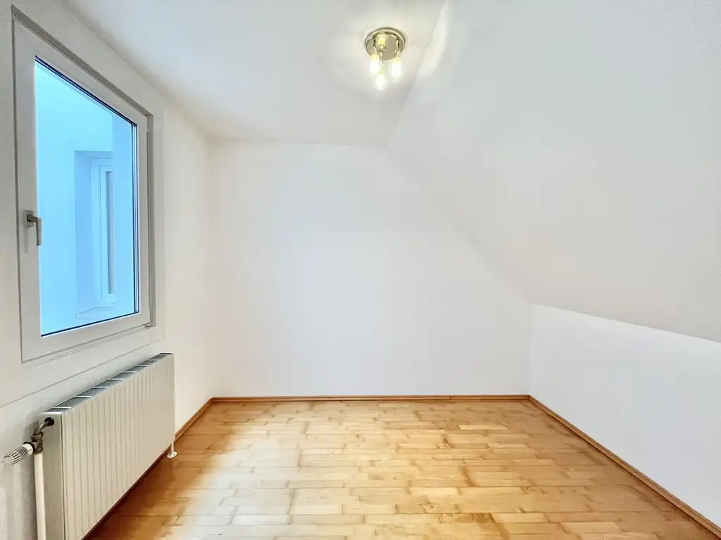 Exklusive Dachgeschosswohnung zwischen Schloss Hetzendorf und Schloss Schönbrunn