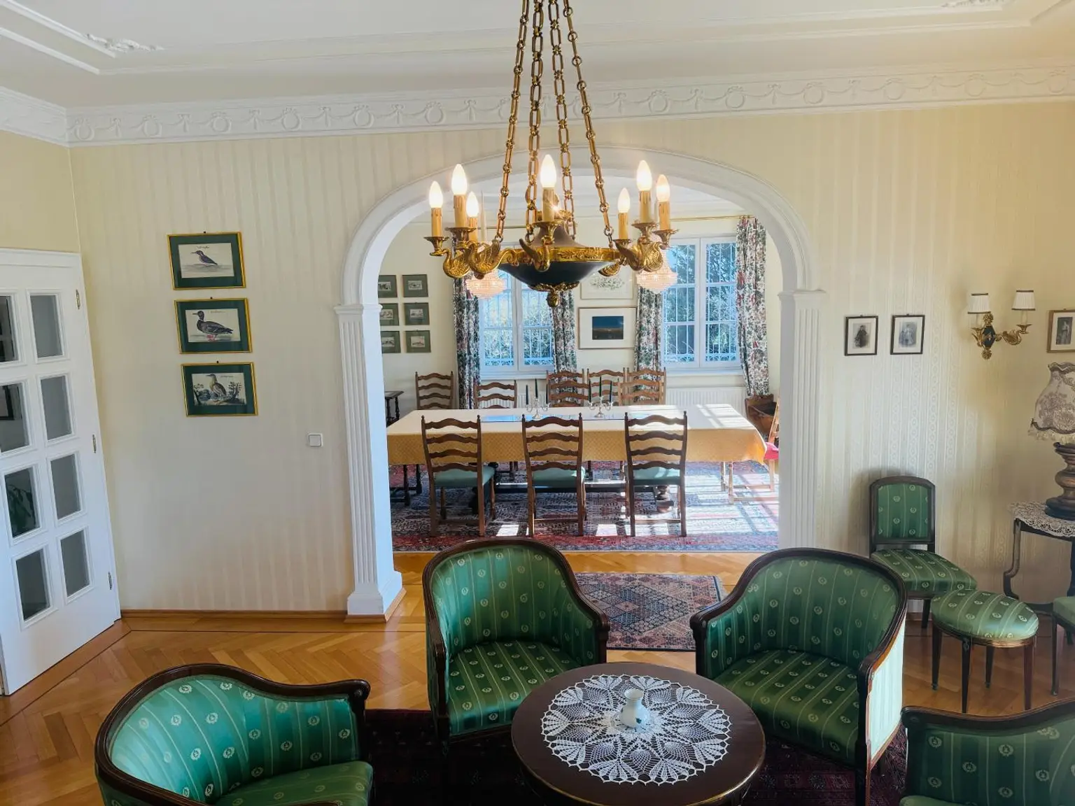 EG Blick durch die Räumlichkeiten