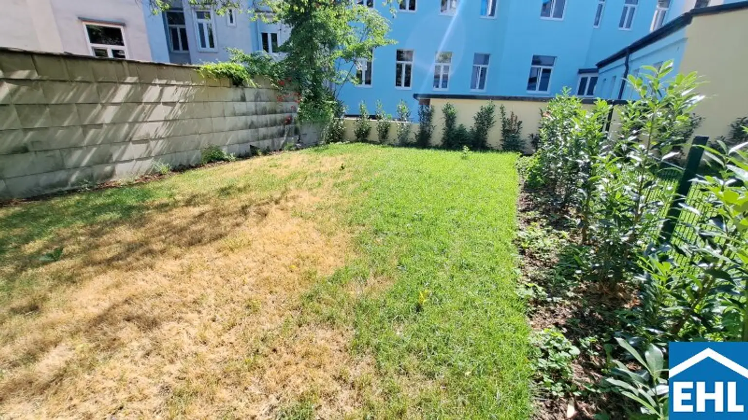 Erstbezug mit Balkon und Garten!