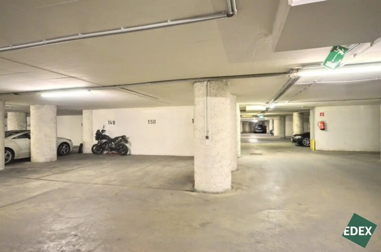 Garagenstellplatz mit Elektro-Ladestation in der Schottenfeldgasse zu vermieten