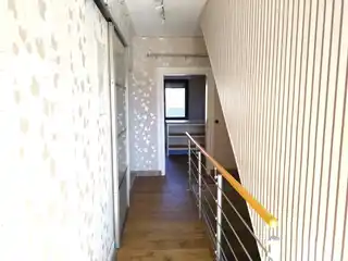 Flur (OG) mit Blick zur Küche
