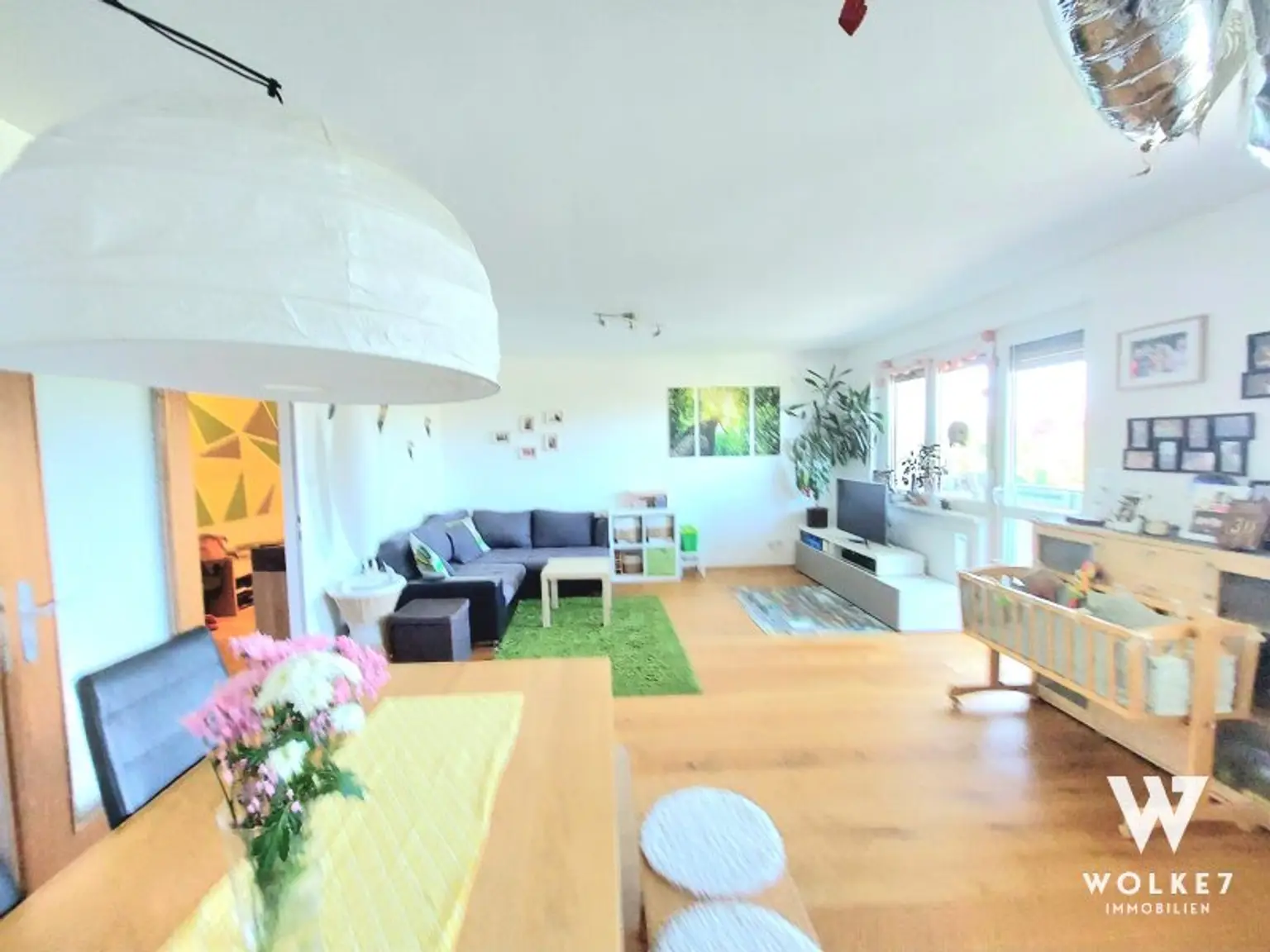 Großzügige Wohnung am Stadtrand mit sonniger Loggia und herrlichem Ausblick! | 4-Zimmer möglich | Thermisch saniert