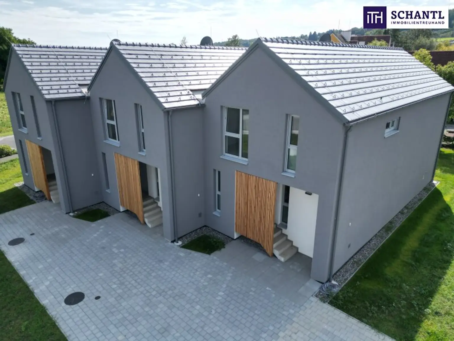 Ankommen. Aufatmen. Im Grünen Zuhause sein. Ein modernes Reihenhaus mit sonnigem Garten & Raum zum Leben.