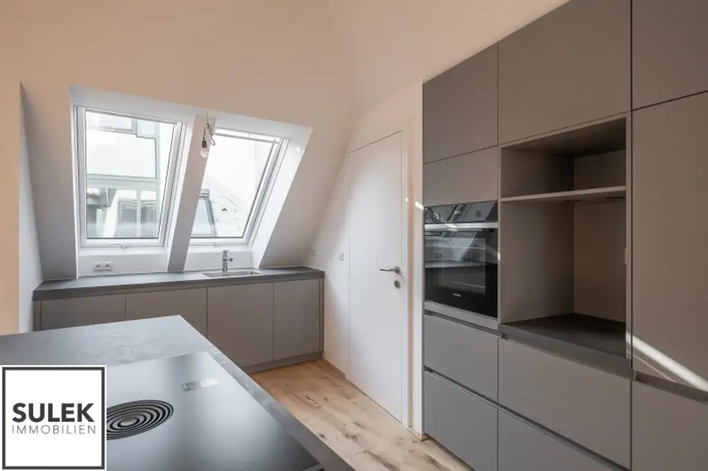 Erstbezug mit weitläufigem & lichtdurchfluteten Wohnbereich, sowie 2 hofseitigen Freiflächen