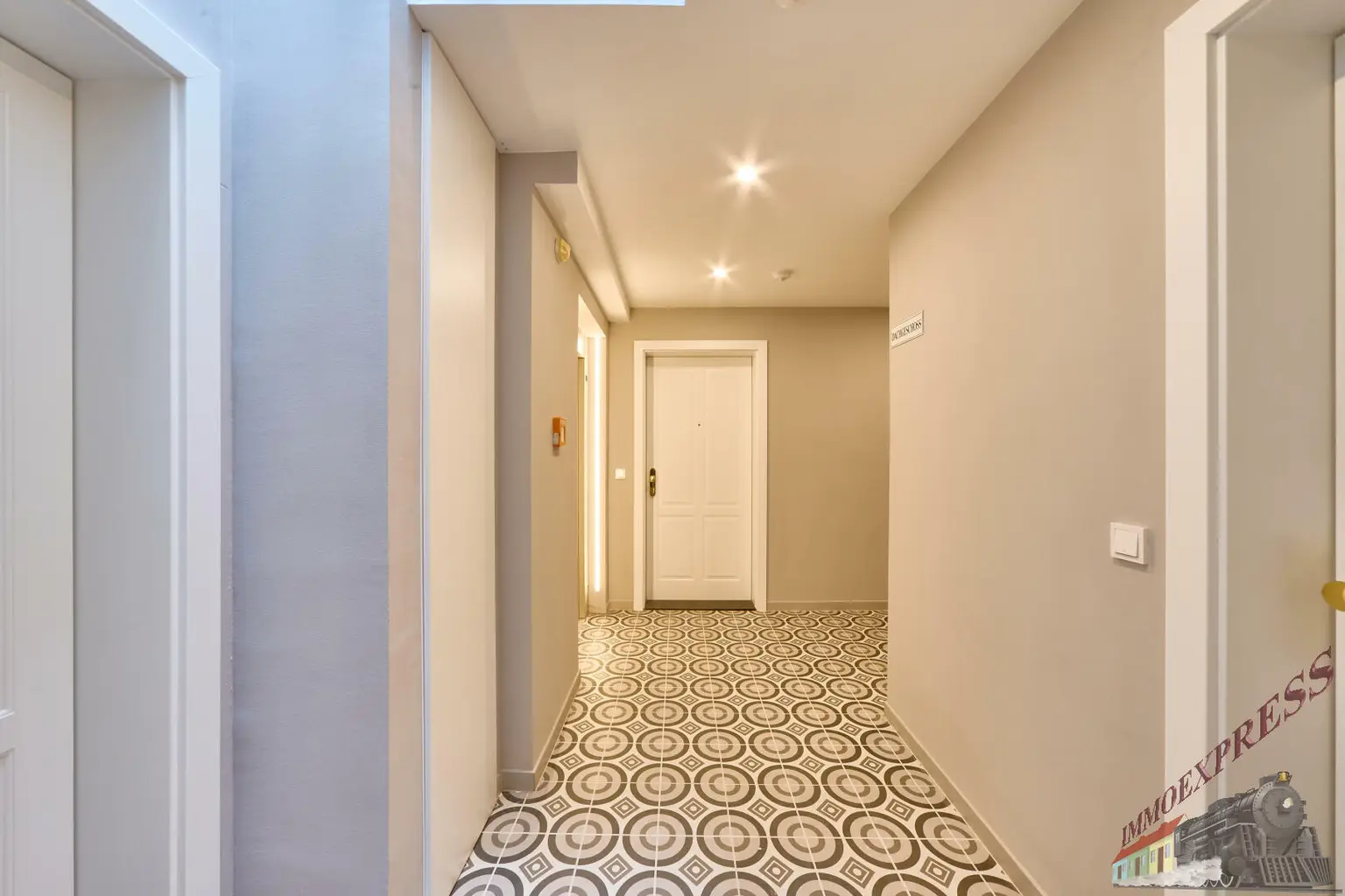 Exklusive 4-Zimmer-Wohnung mit 43 m² Panoramaterrasse – Familienhit im DG