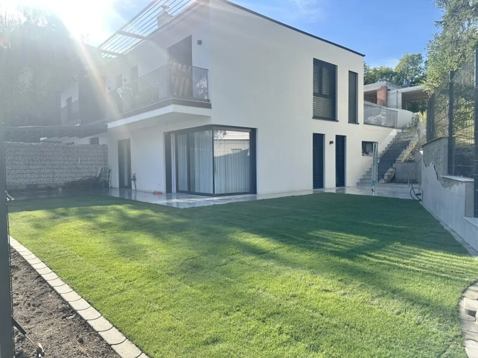 AKTIONSPREIS! Exklusive Doppelhaushälften inkl. Terrasse/Garten + Balkon 4-5 Zimmer! TRAUMAUSBLICK auf Burg Liechtenstein! SCHLÜSSELFERTIG!