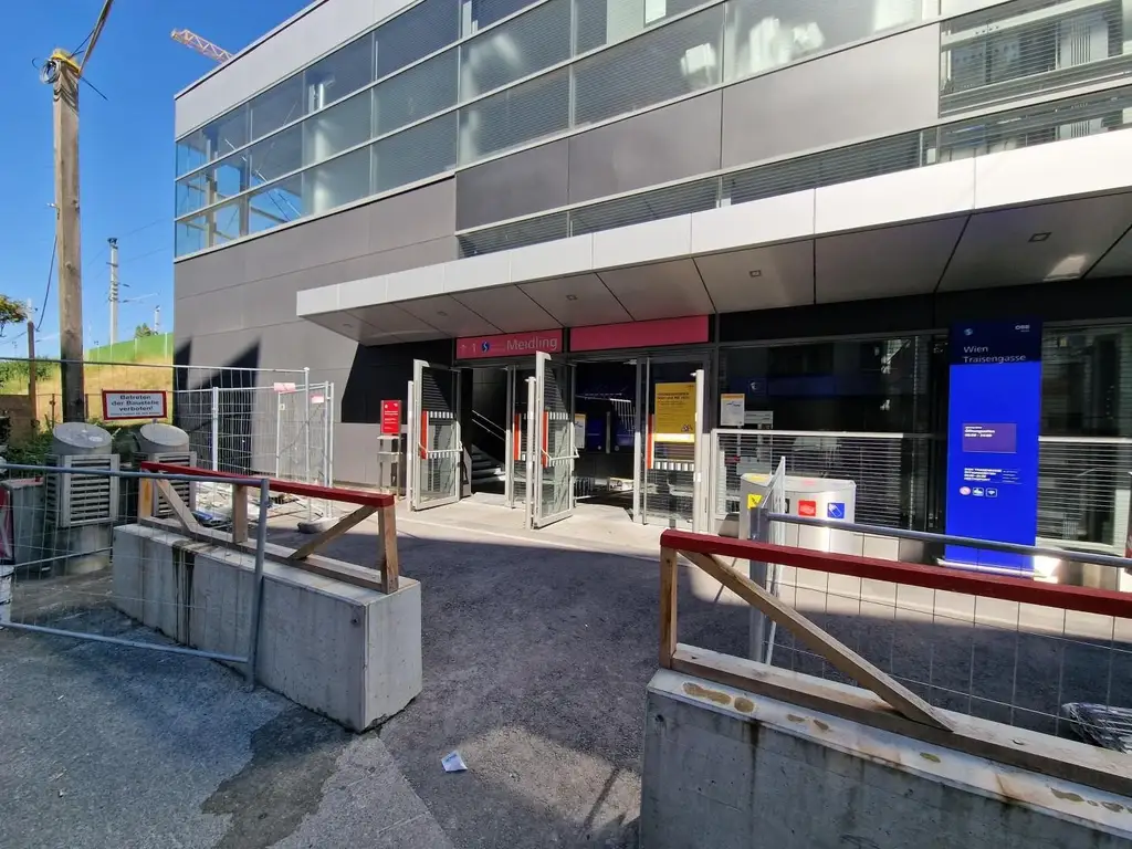 "Helle 3-Zimmerwohnung in zentraler Ruhelage - gute Verkehrsanbindung - WG geeignet"