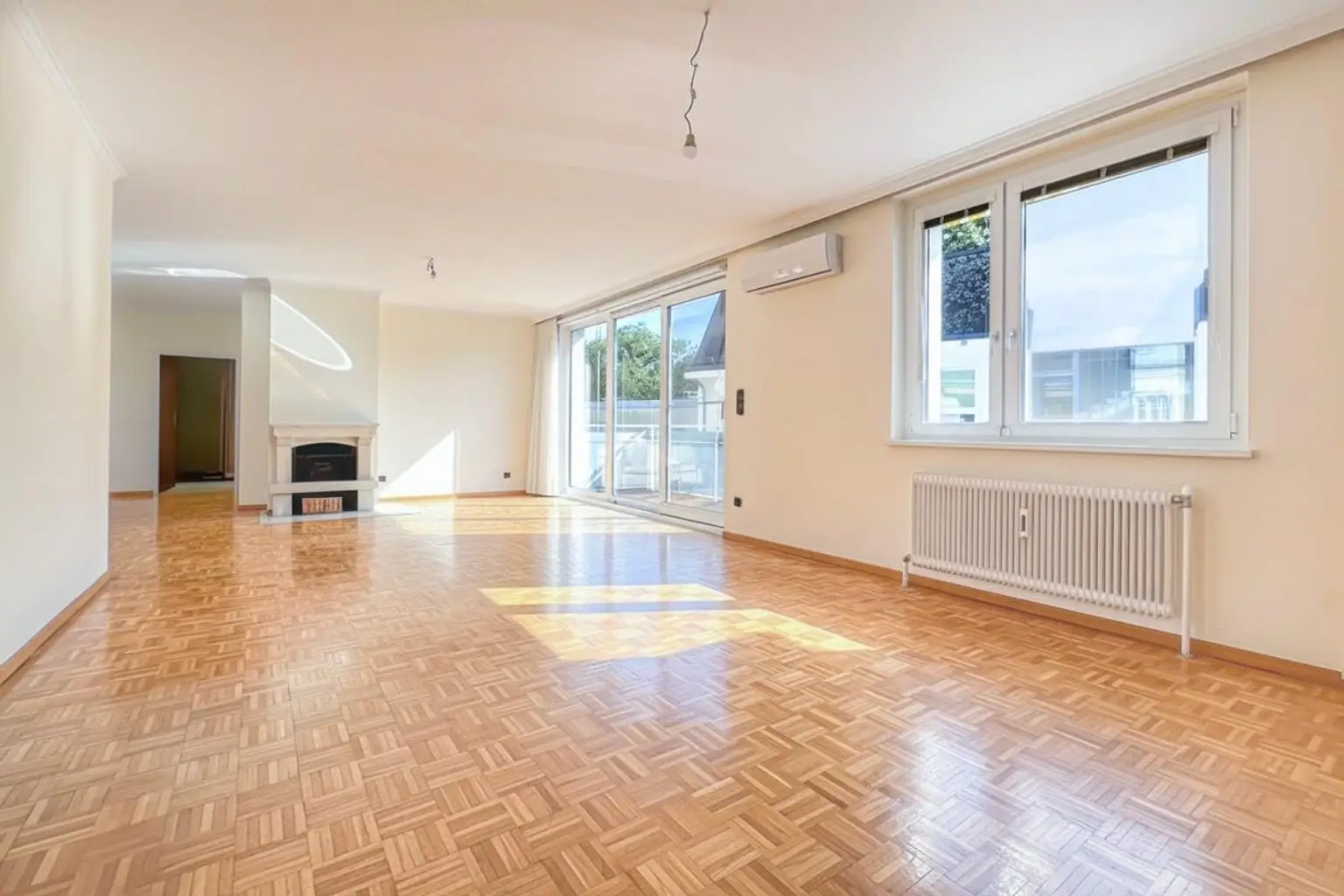 "Retro Chic Living! Nähe Pötzleinsdorfer Schlosspark inkl. 75 m² Dachterrasse"