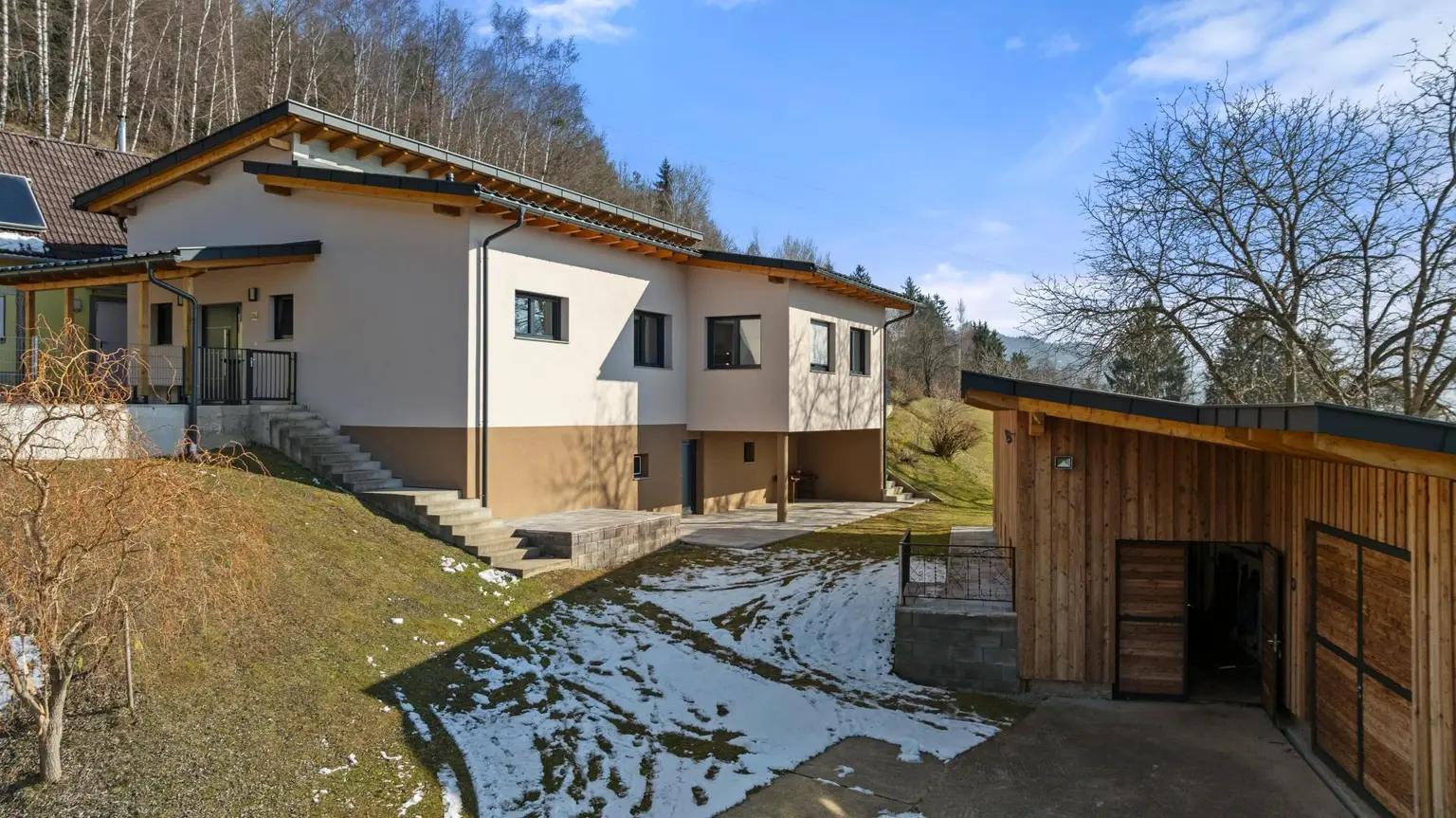 Haus und Stallgebäude