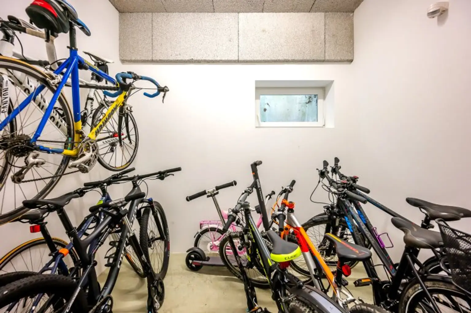 Panoramaliebling: Luxuriöse DG-Wohnung mit Dachterrasse und Fernblick