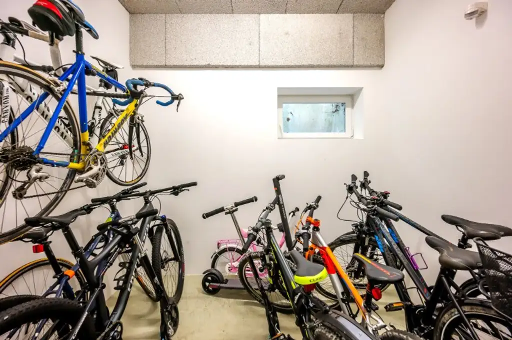 Panoramaliebling: Luxuriöse DG-Wohnung mit Dachterrasse und Fernblick