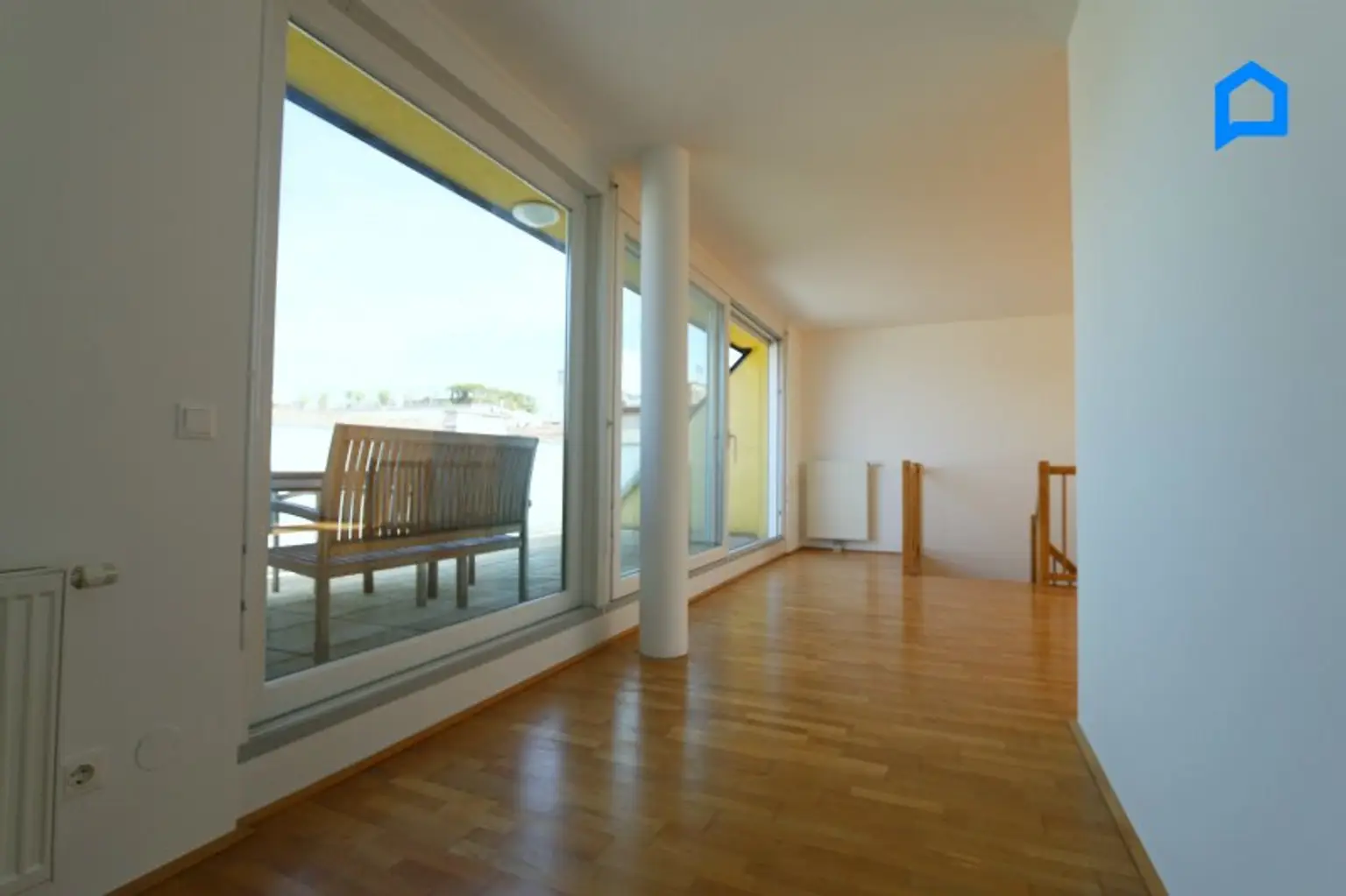Großartige Dachgeschosswohnung mit 146 m² plus 21 m² Dachterrasse plus 8 m² Balkon, 4 Zimmer, KLIMA, großer Vorraum, Tiefgaragenplatz optional !