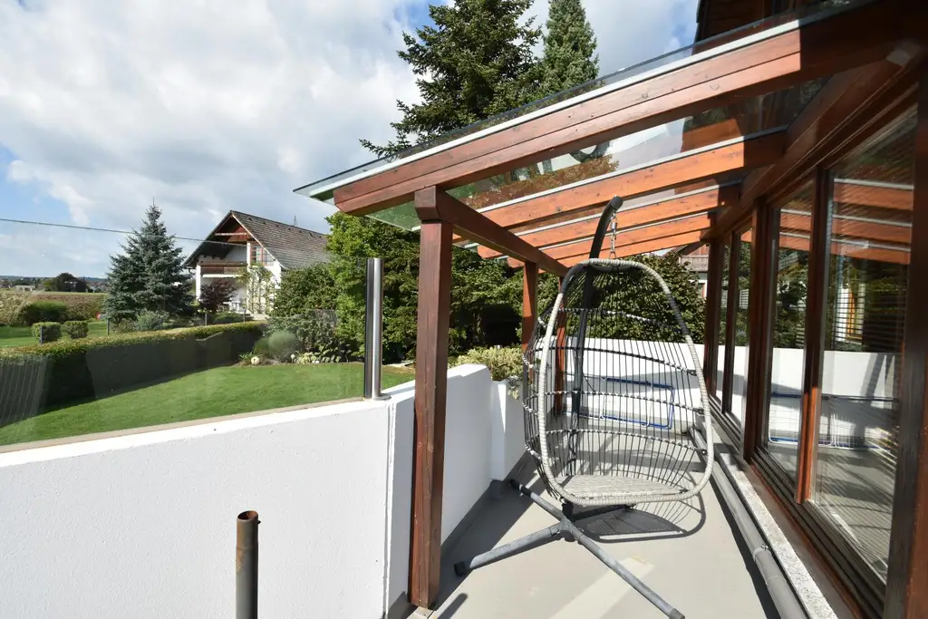 Wohnhaus mit Wintergarten, schönem Garten und Pool im Mostviertel