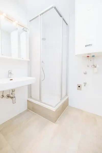 HIGHLIGHT I 4. STOCK MIT LIFT I RENOVIERT I MODERNE DUSCHE I TOP-AUSGESTATTETE KÜCHE I ZENTRAL & NÄHE BAHNHOF I HAUSTIERE WILLKOMMEN I STILVOLLES WOHNEN I DURCHDACHTER GRUNDRISS I PROJEKT WOHNEN
