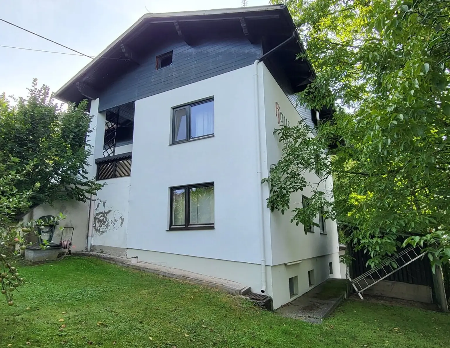 Großzügiges Wohnhaus mit 2 getrennten Wohneinheiten