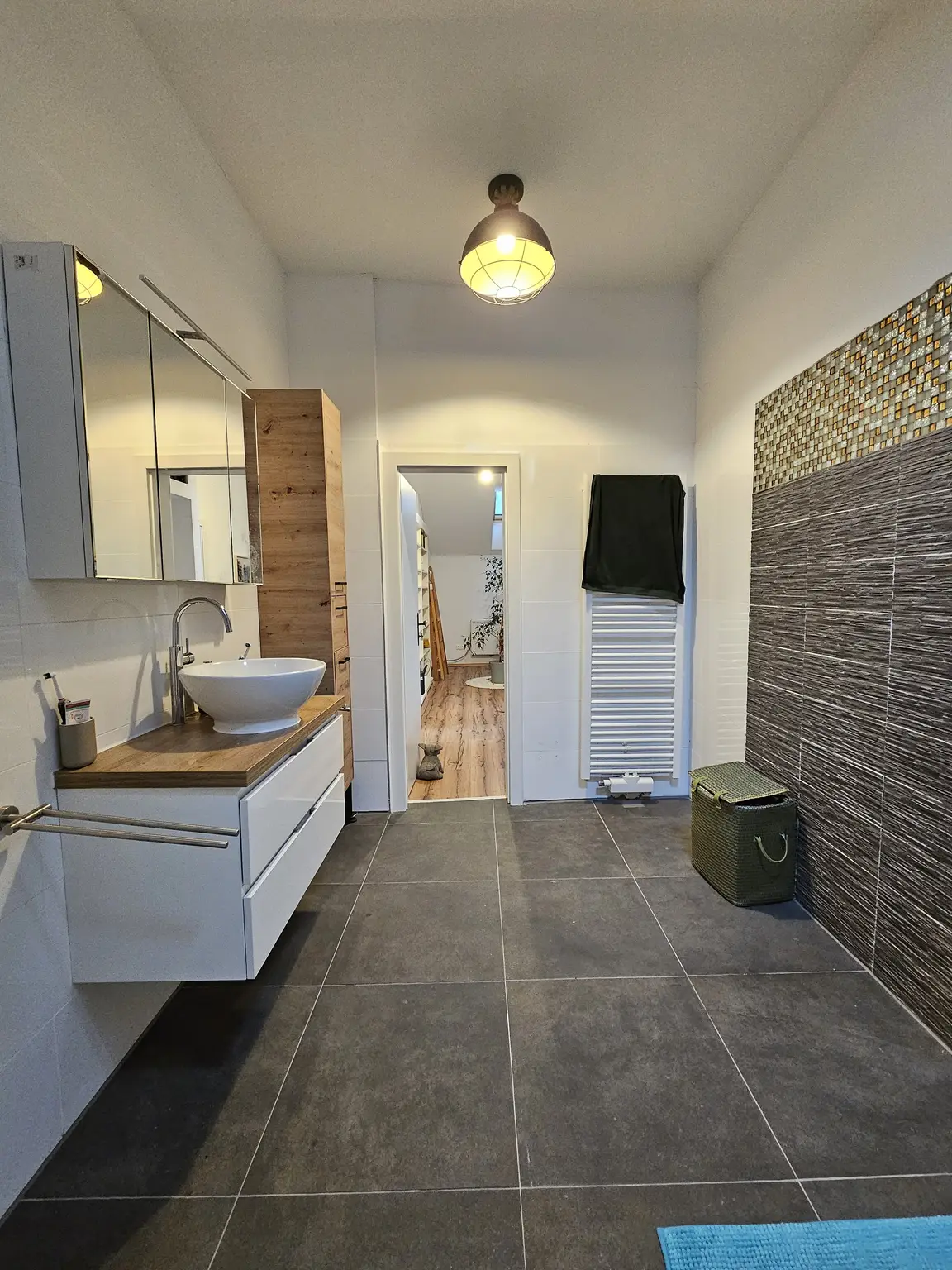 Modernisiertes Einfamilienhaus mit 1.057m² Grundstück, Luftwärmepumpe & PV-Anlage in ruhiger Ortsrandlage von Wopfing