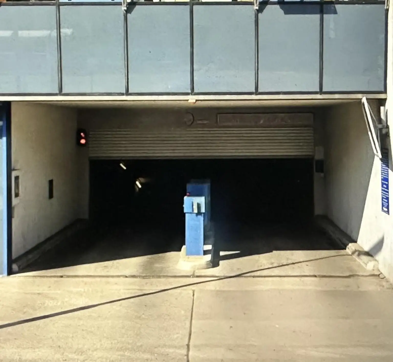 Einfahrt Garage