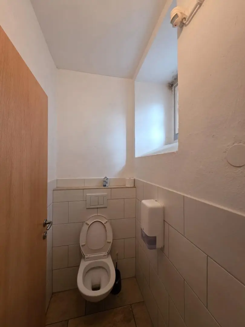 Nassereith - Geschäftsfläche - WC