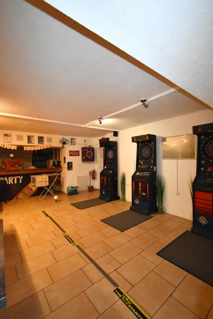 Vermieteter Gastronomiebetrieb mit separater Wohneinheit in zentraler Lage! Nähe BMW, SKF!!