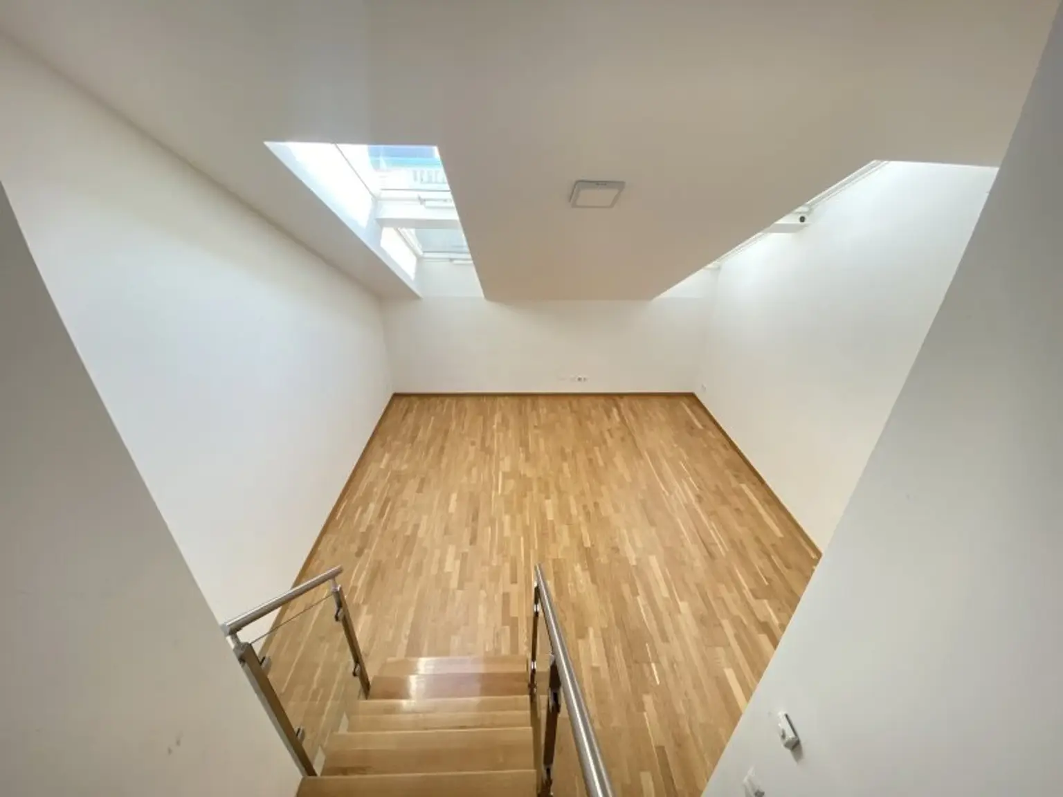 Großzügige Dachgeschosswohnung am Rennweg - Klimatisiert - 2 Terrassen