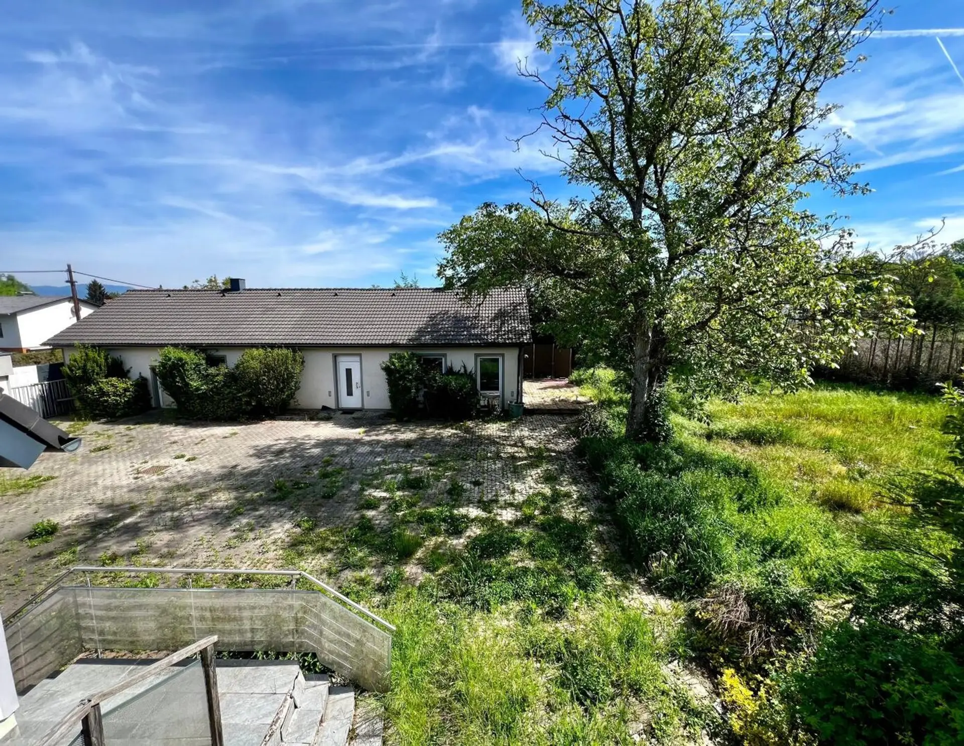 Einfamilienhaus mit Großem Nebengebäude auf 1.855M² - Absolute Ruhelage und Unverbaubarer Blick!