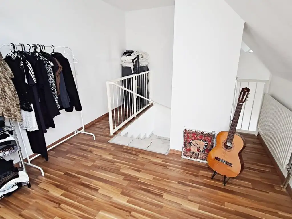 DACHGESCHOSS, U3-NÄHE, 55 m2 Maisonette, 2 Zimmer, Kochnische, Duschbad, Fernblick, Meiselstraße