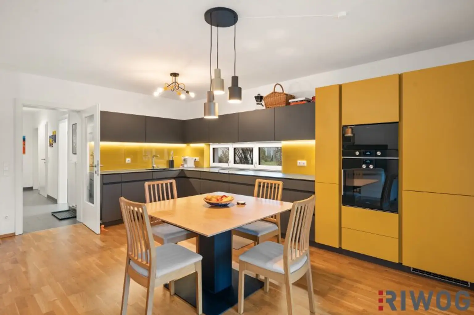 Effiziente aber Großzügige Gartenwohnung mit ca. 200 m² Garten, Luxus Küche mit Gaggenau Geräte und in ruhige Lage aber nähe U-Bahn