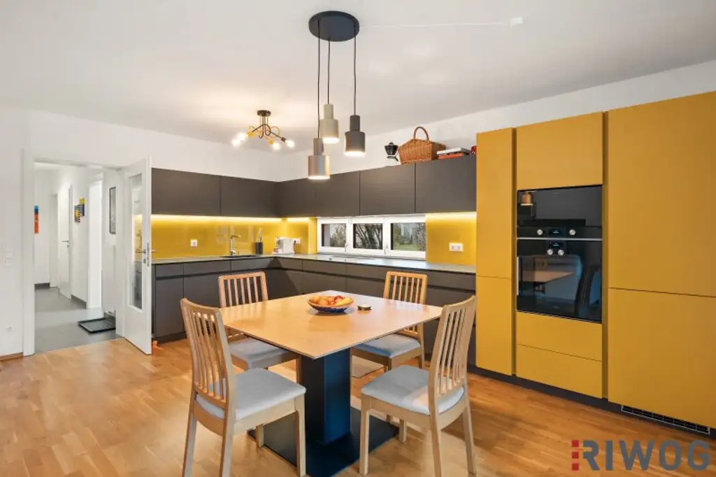 Effiziente aber Großzügige Gartenwohnung mit ca. 200 m² Garten, Luxus Küche mit Gaggenau Geräte und in ruhige Lage aber nähe U-Bahn