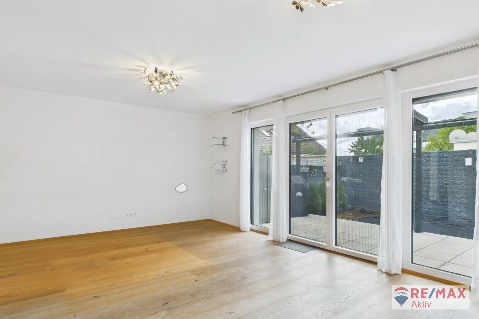 Modernes Reihenhaus mit Dachterrasse, Garten & PV-Anlage