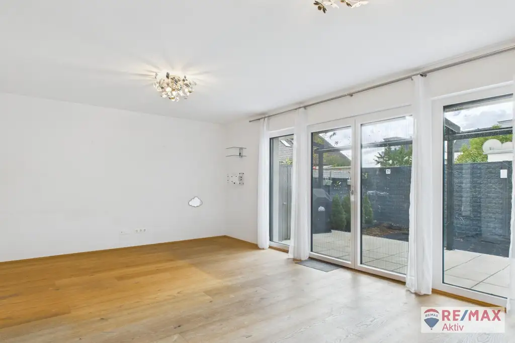 Modernes Reihenhaus mit Dachterrasse, Garten & PV-Anlage
