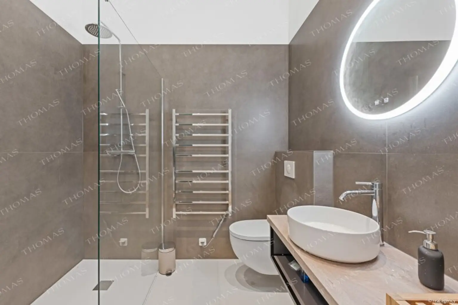 Kurparkjuwel "Villa Clar" - Boutiquehotel, Restaurant & 3 Geschäftsflächen