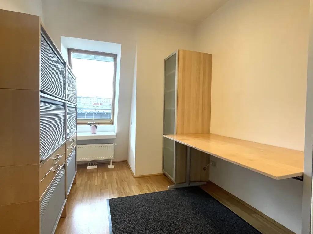 "Moderne Dachgeschosswohnung mit großer Terrasse & Garagenstellplatz"