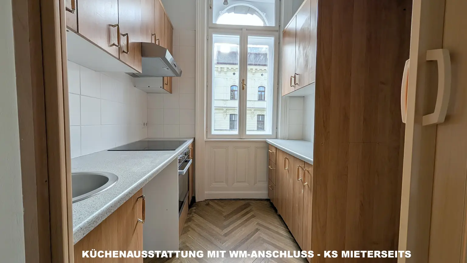 ! RENOVIERTE AKADEMIKERSINGLE-HAUPTMIETE IN KLASSISCHEM STILALTBAU !