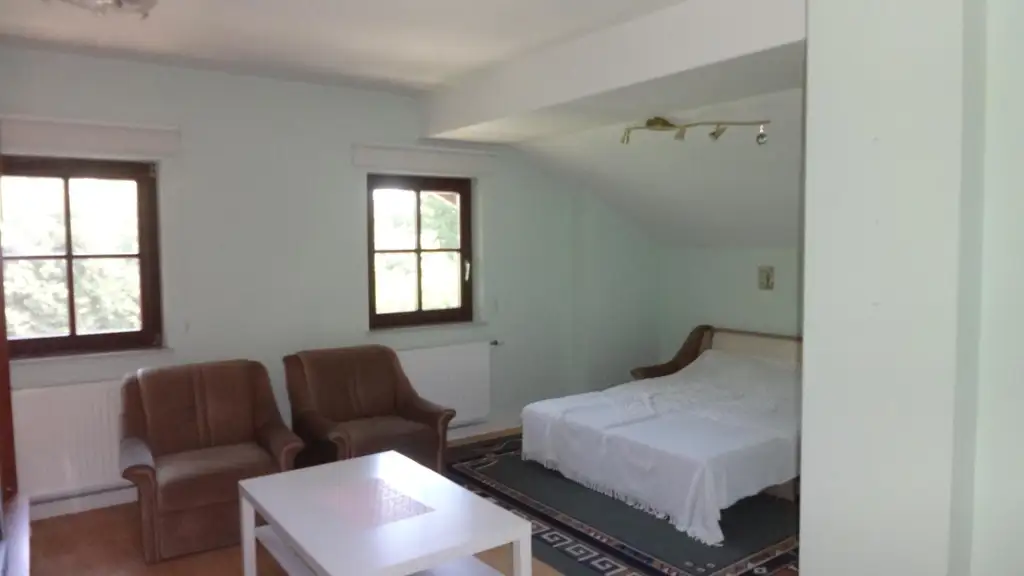 Charmantes Einfamilienhaus auf großem Grund in ruhiger Lage !