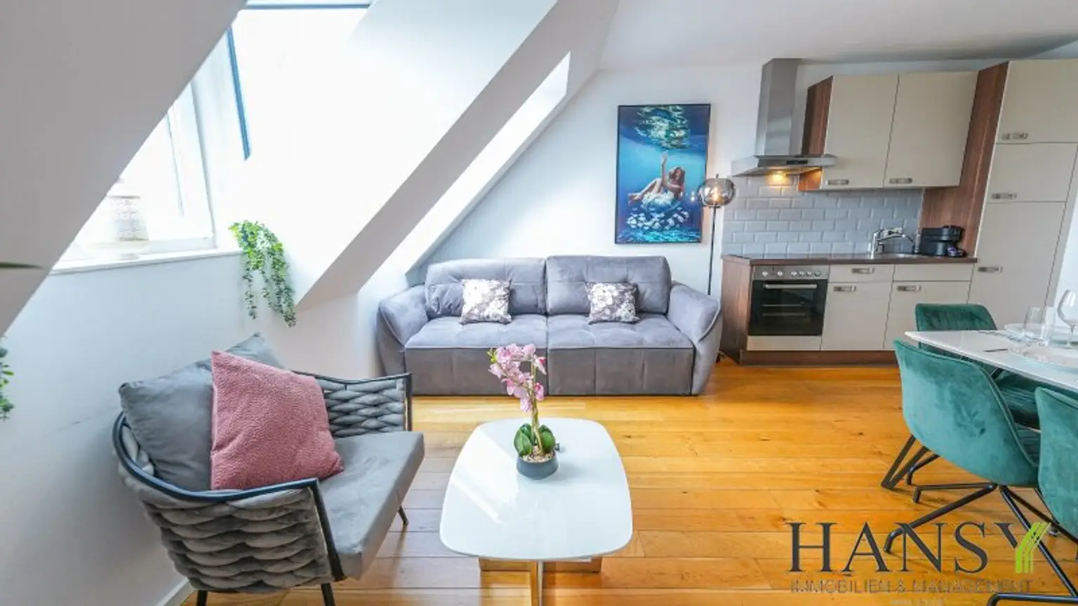 Voll möblierte Maisonette mit großer Terrasse & viel Platz – Dachgeschosswohnung in Toplage!