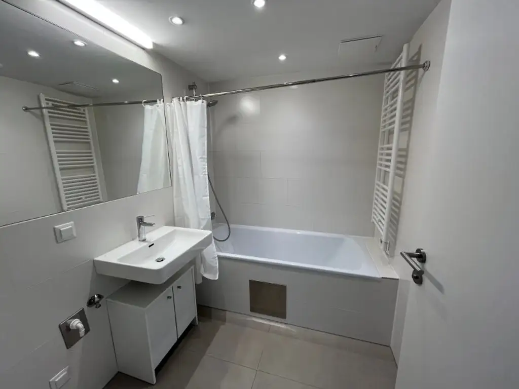 City-Oase: Helle Wohnung mit Balkon & Klima nahe Mariahilferstraße