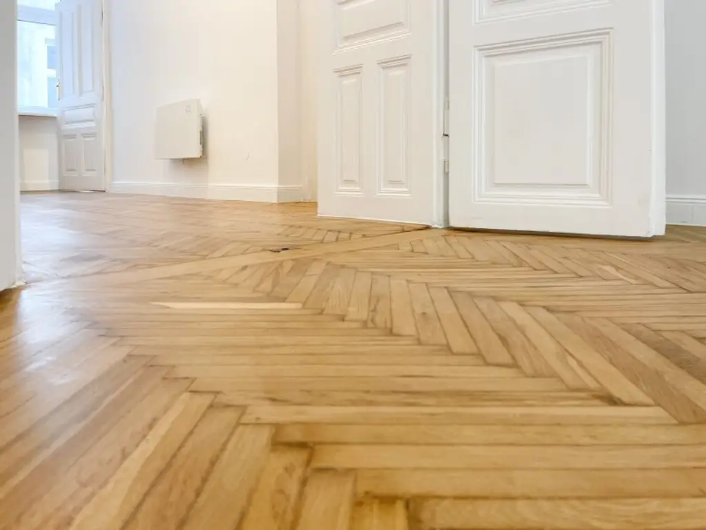 ALTBAU-TRAUM IN WÄHRING – 2,5 ZIMMER • LIFT KOMMT! • TOP LAGE HOFSTATTGASSE