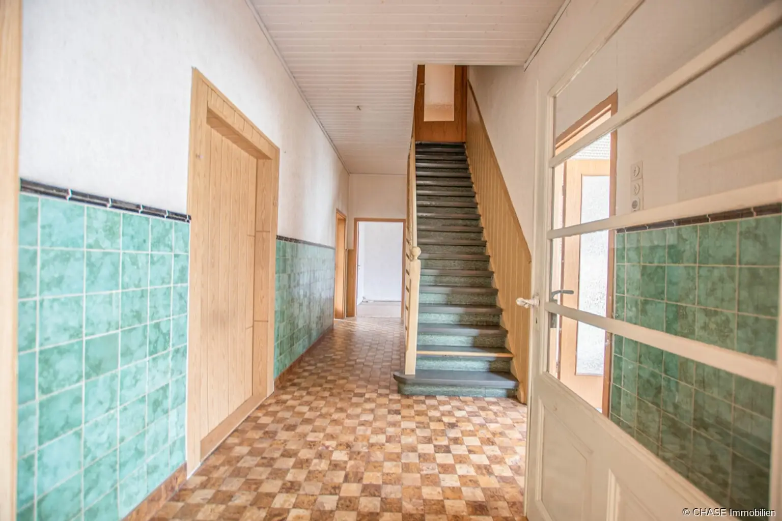 Flur + Treppenhaus Erdgeschoss Rechts