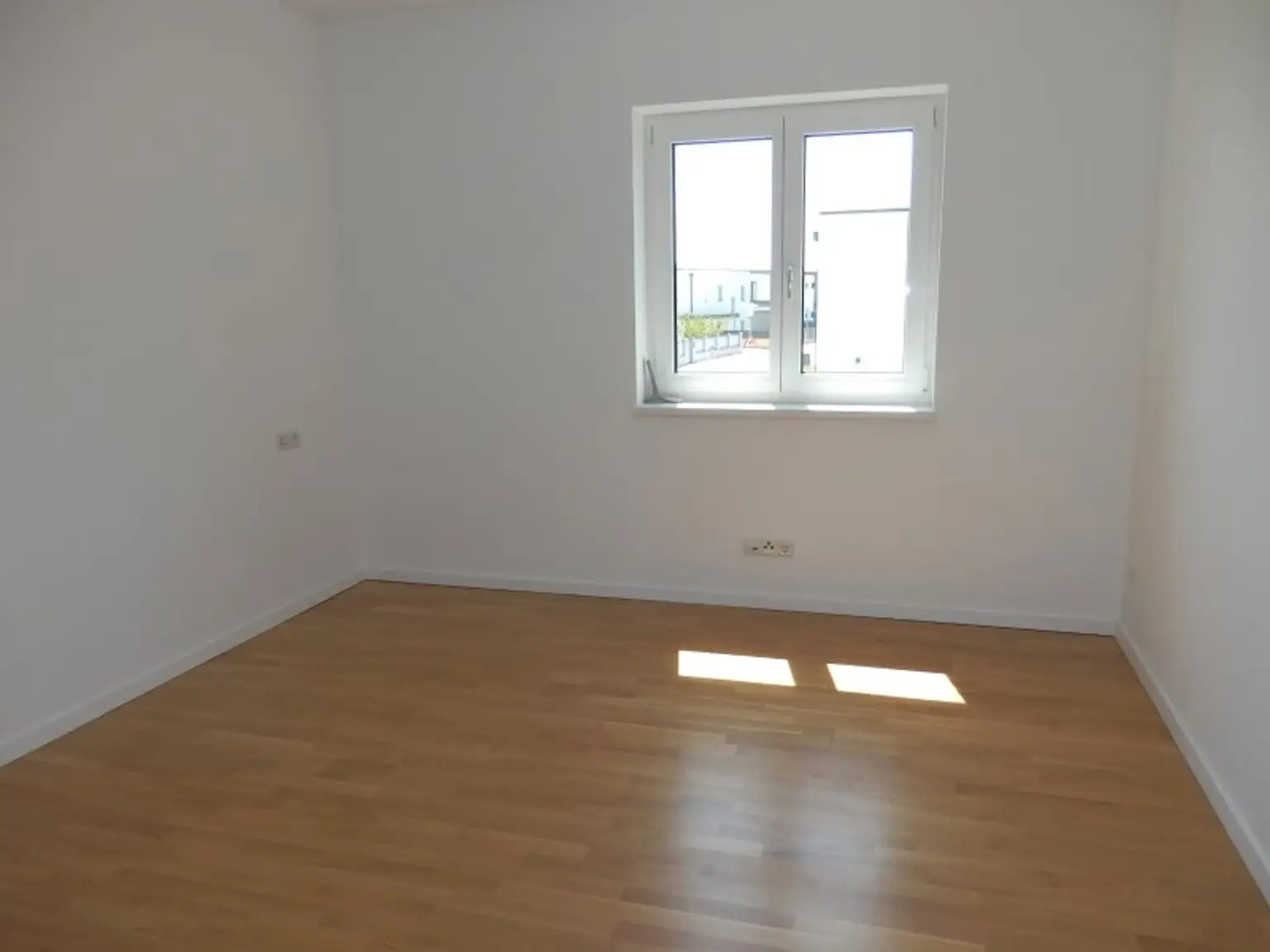 Topmodernes ZWEITBEZUGHAUS, 5 Zimmer, Garten, Stellplatz !!
