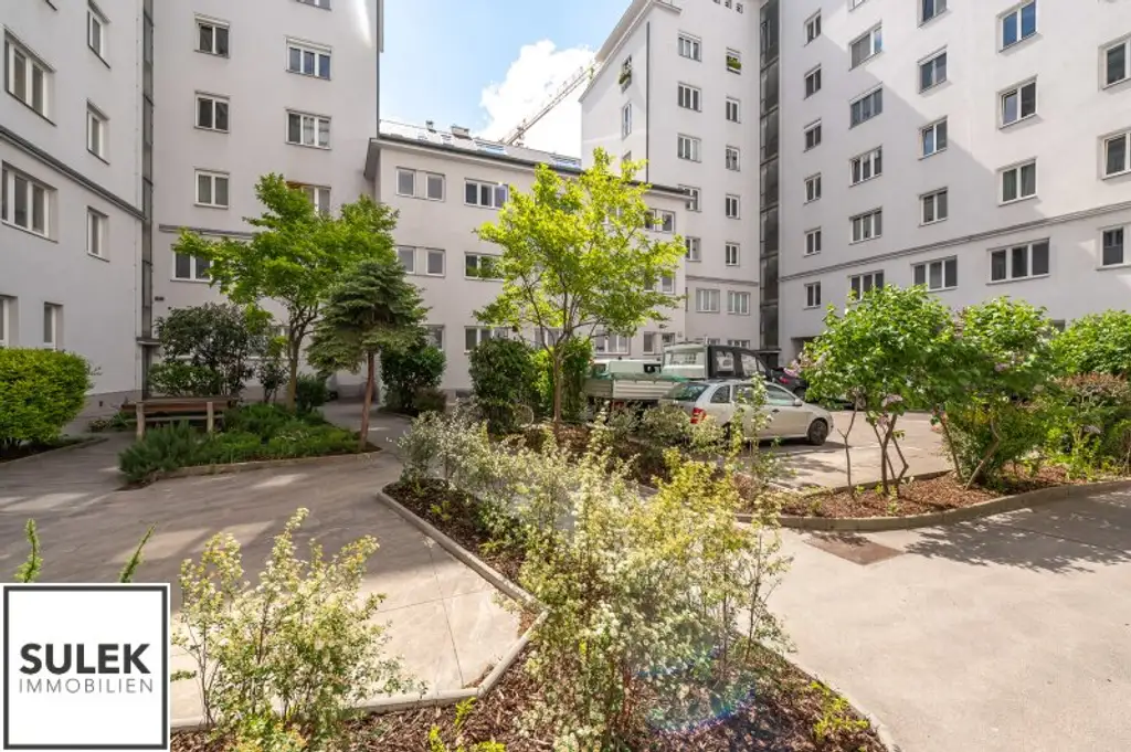 schöne 2 Zimmer Wohnung in bester Innenstadtlage - ab Oktober beziehbar! (Erstbezug nach Sanierung)