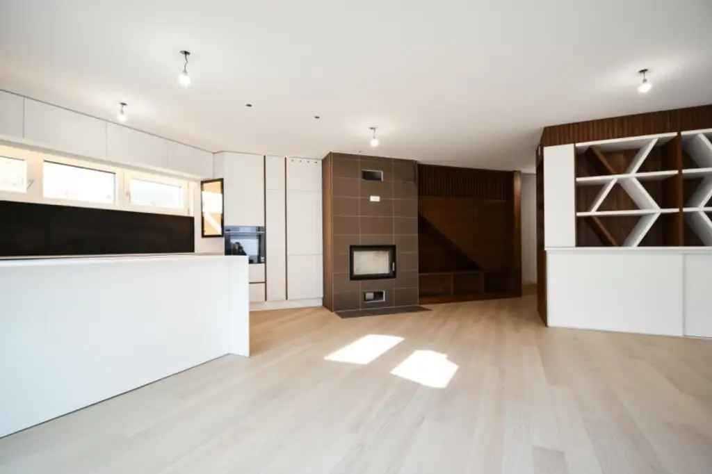 THE UNIQUE HILL SIDE RESIDENCES