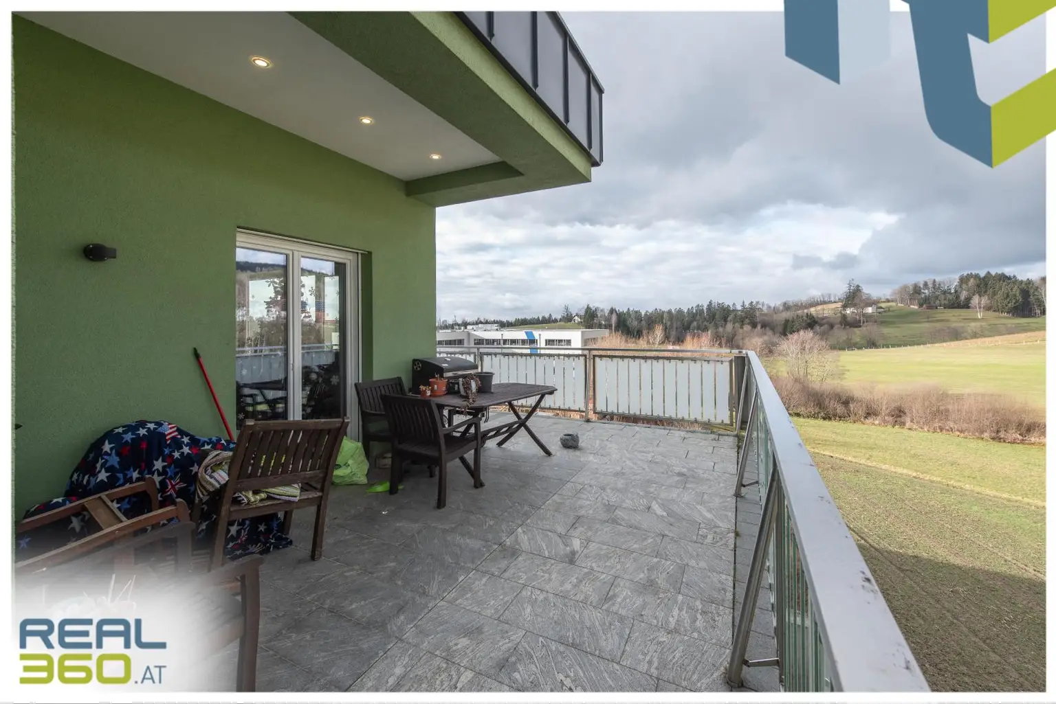 Hochwertige Betriebsliegenschaft auf Baurechtsgrund (Halle, Büro, Lager, Wohnung)